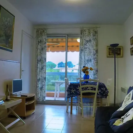 Immerso Nel Verde Con Piscina