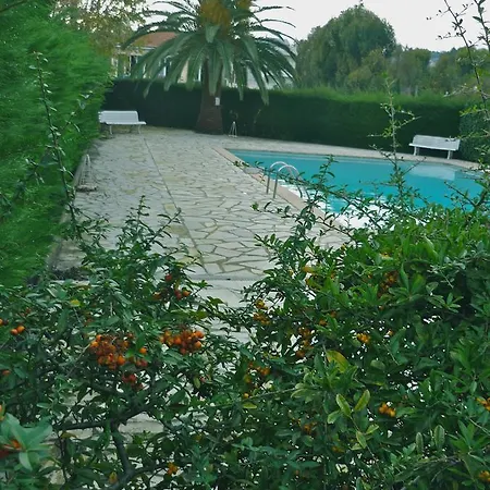 Immerso Nel Verde Con Piscina * Antibes