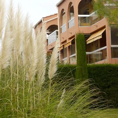 Apartment Immerso Nel Verde Con Piscina Antibes